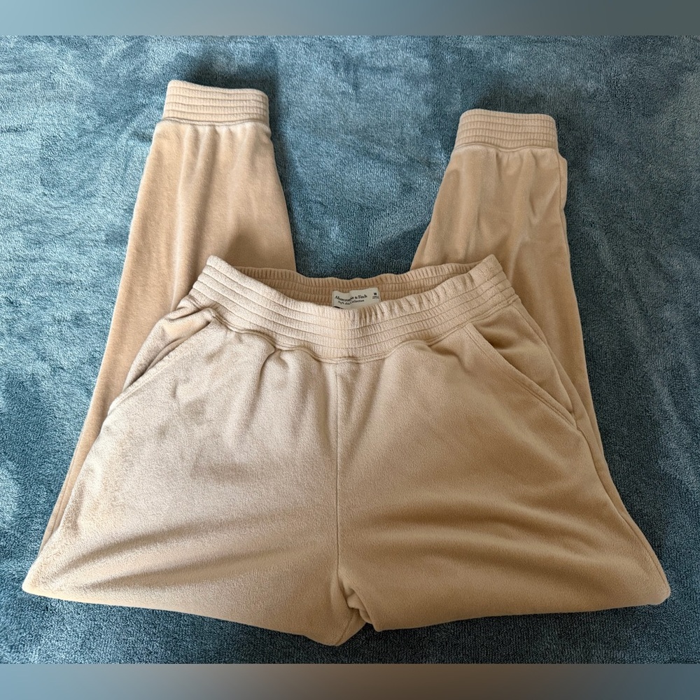 Abercrombie & Fitch Soft A&F Collection Women's Velour Joggers Sweatpants Size M